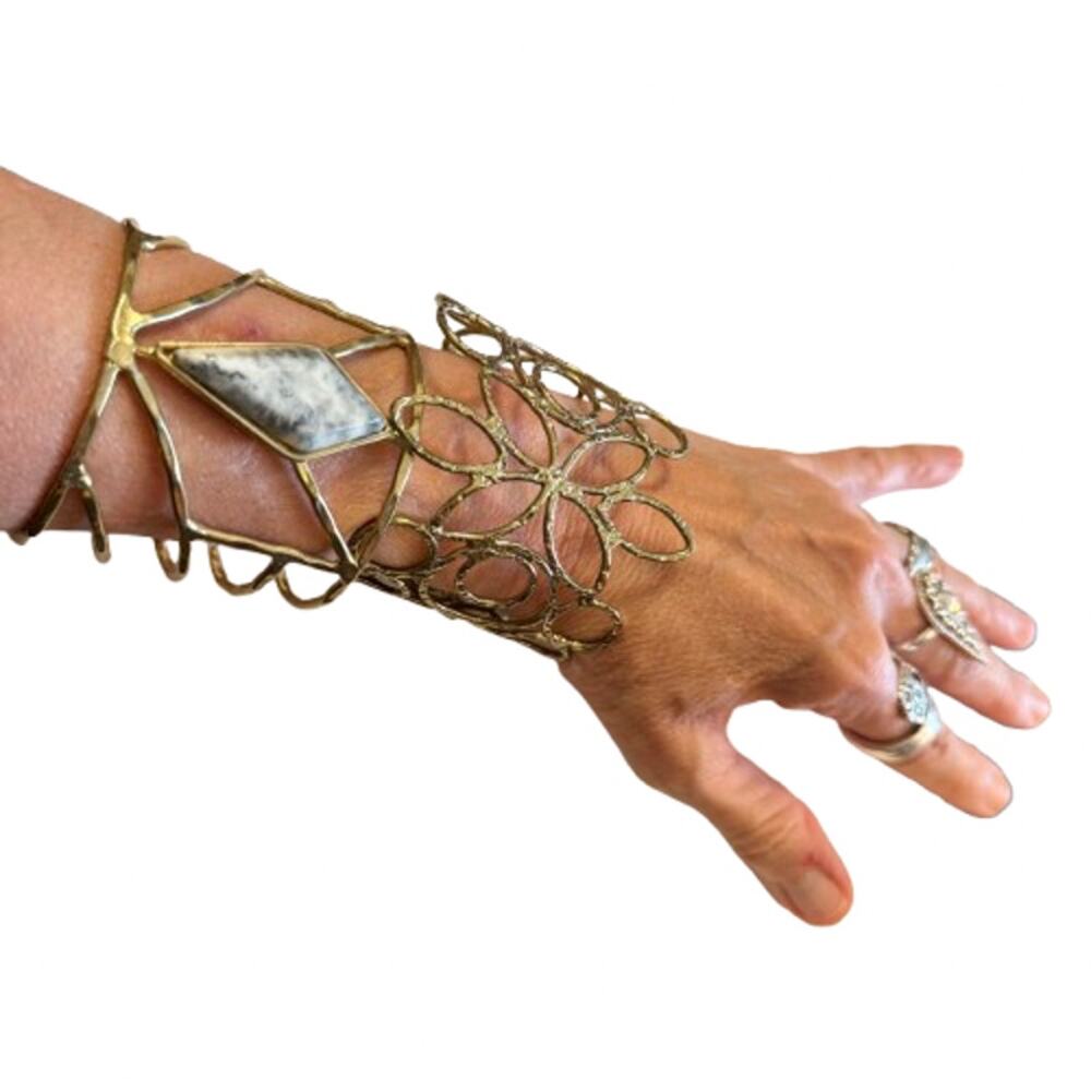 Pair of Vintage Style Wide Openwork Brass Cuff Bracelets - Picture 3 of 8